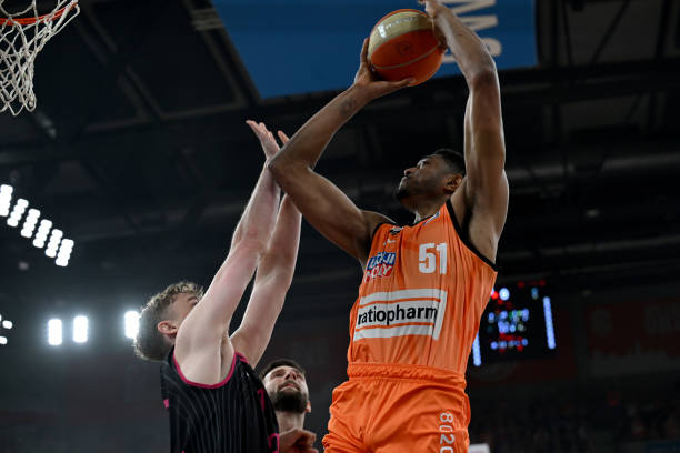 逐渐跻身世 逐渐跻身世